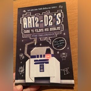 Art2-D2's Guide to Folding and Doodling (An Origami Yoda Activity)Paperback Book